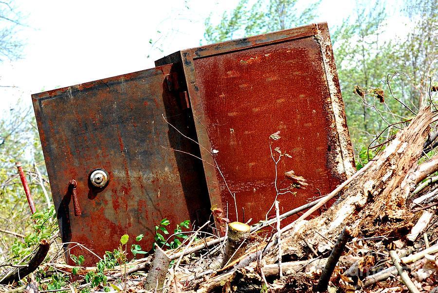 Why Do Some Safes Rust?